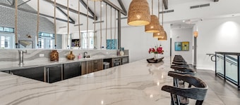 Beach Bliss: Modern 3 Bed Oasis Mins from Shore