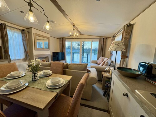 The Burrow, sleeps 6 and is pet friendly