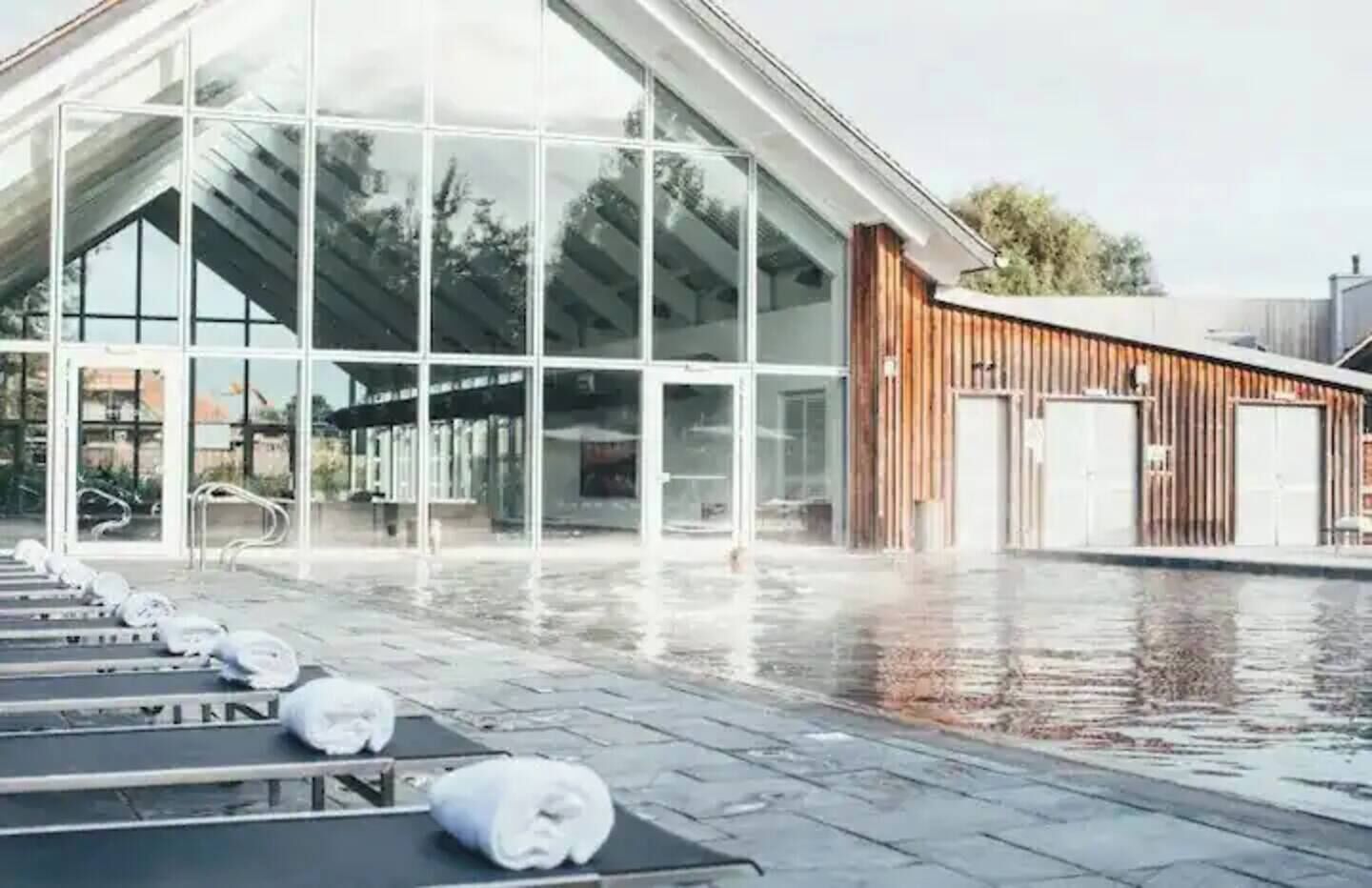 Indendørs pool