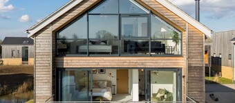 Stunning 5 bedroom lake-house | hot tub | views - Pass the Keys