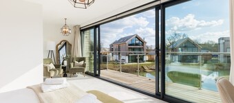 Pass the Keys | Stunning 5 bedroom lake-house | hot tub | views