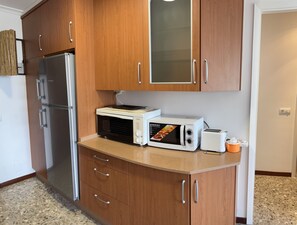 Refrigerador, microondas, horno y lavavajillas