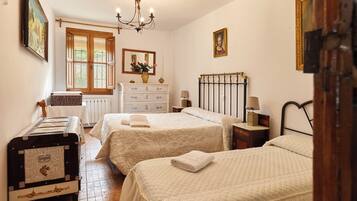 4 habitaciones, tabla de planchar con plancha y wifi gratis