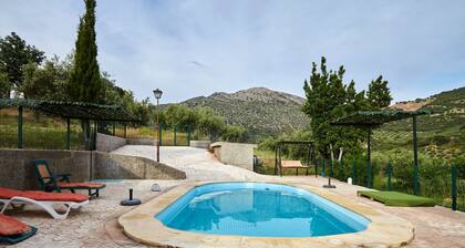 Cottage 'Majolero 3' with Shared Pool, Balcony and Wi-Fi