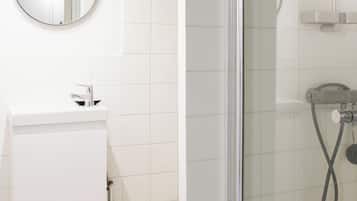 Sèche-cheveux, serviettes fournies