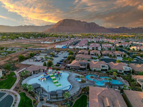 Luxury Retreat in Paradise Village Sleeps 32 Private Hot Tub & Resort Amenities!