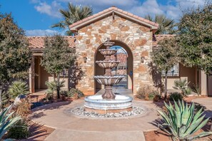 Exterior detail - Luxury Retreat in Paradise Village  Sleeps 32  Private Hot Tub & Resort Amenities! (Santa Clara)