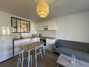 Fridge, microwave, oven, dishwasher