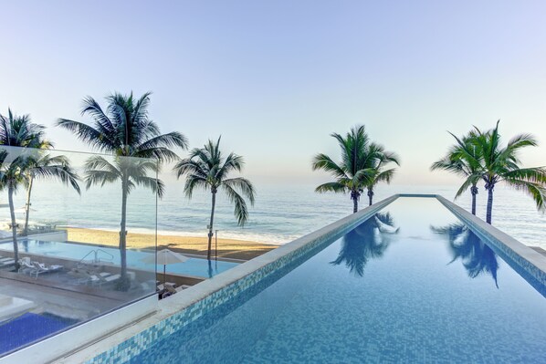 حمّام سباحة مُدفَّأ