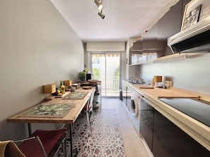 Fridge, microwave, oven, coffee/tea maker