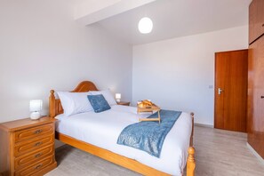 3 bedrooms, iron/ironing board, Internet - Alegria's Apartment by GALMI (Calheta (Madeira))