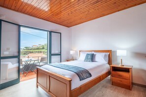 3 bedrooms, iron/ironing board, internet