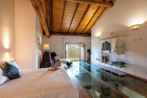 3 slaapkamers, een strijkplank/strijkijzer, gratis wifi, beddengoed