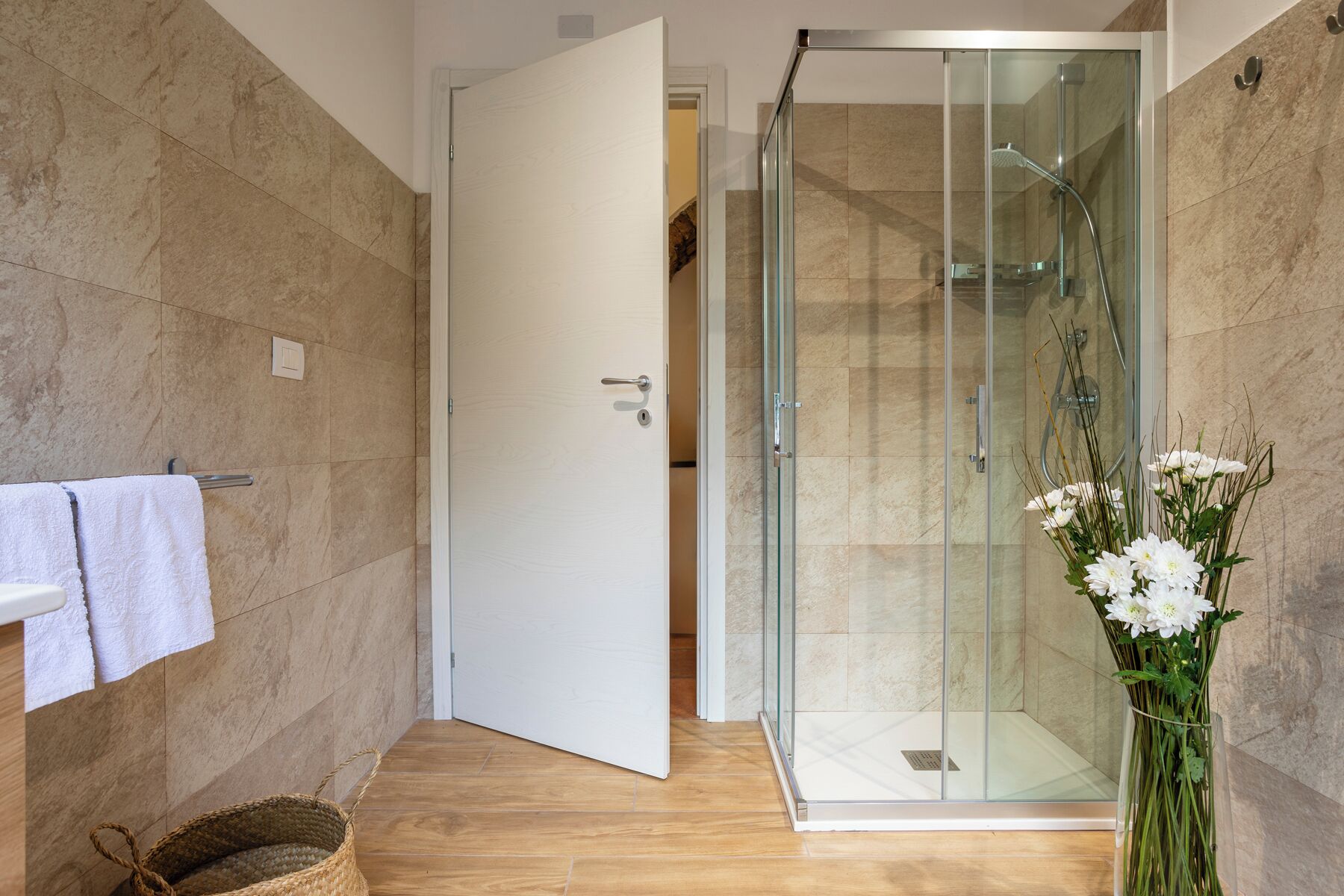 Doccia, set di cortesia gratuito, asciugacapelli, bidet