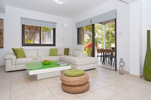 TV - GreenWay Villa - Large Private Pool (Protaras, Paralimni)