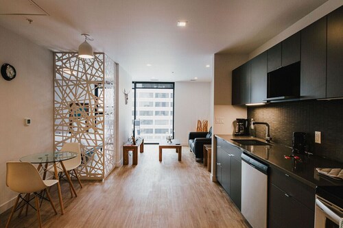 Modern Studio Near Downtown & River Walks