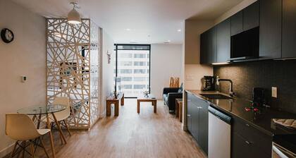 Modern Studio Near Downtown & River Walks
