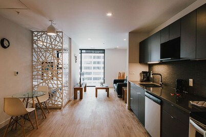 Modern Studio Near Downtown & River Walks