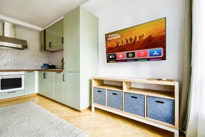 Een koelkast, een oven, een kookplaat, een vaatwasser