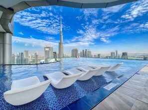 حمام سباحة