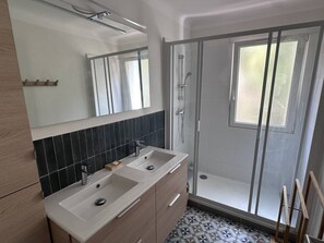 Hair dryer, towels