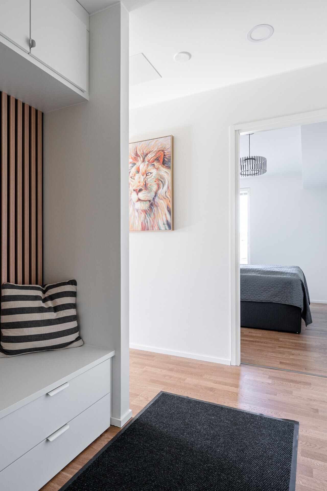 2 makuuhuonetta, työpöytä, silitysrauta/-lauta, ilmainen Wi-Fi