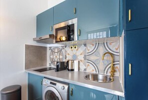 Microwave, oven, stovetop, coffee/tea maker