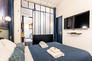 2 bedrooms, iron/ironing board, travel crib, free WiFi