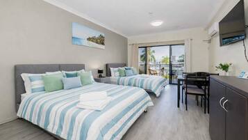 Bügeleisen/Bügelbrett, kostenloses WLAN, Bettwäsche