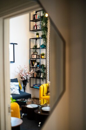 Interior - Charming 3BR by Redcliffe Gdns (Greater London)