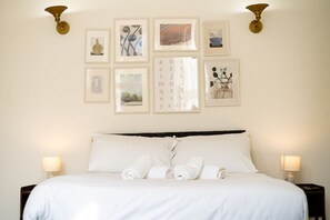 3 bedrooms, iron/ironing board, free WiFi, bed sheets - Charming 3BR by Redcliffe Gdns (Greater London)