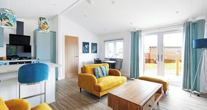 Cypress Lodge sleeps 4. One master bedroom with large en suite.