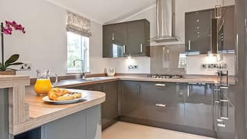 Fridge, oven, stovetop, toaster