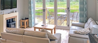 Cypress Lodge sleeps 4. One master bedroom with large en suite.