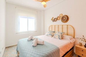 2 bedrooms, desk, iron/ironing board, WiFi