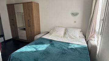 WiFi, bed sheets