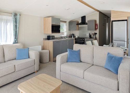Platinum 8 Berth Caravan