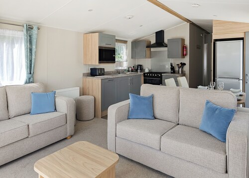 Platinum 8 Berth Caravan