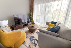 Smart TV - Chic 1BR Apt at VIDA Dubai Marina Residences (Dubai)