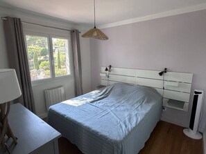 2 bedrooms, iron/ironing board, WiFi, bed sheets