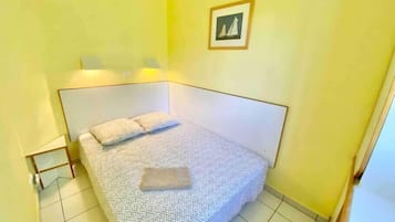 1 chambre, fer et planche Ă repasser, draps fournis