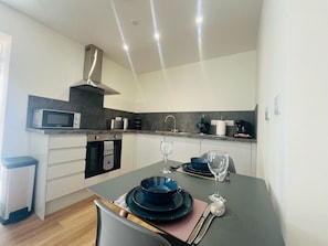 Fridge, microwave, oven, dishwasher - Viewforth Studio No2 (Fort William)