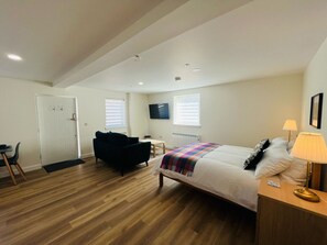 1 غرفة نوم ومكواة/لوح كي وواي فاي مجانًا وملاءات أسرّة