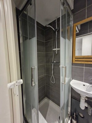 Hair dryer, towels
