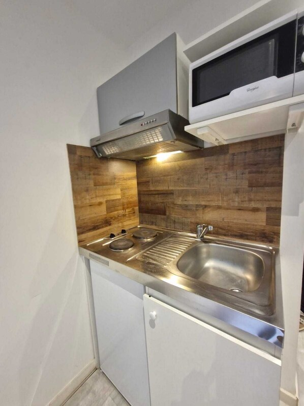 Fridge, microwave, coffee/tea maker