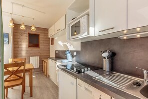 Frigorifero, microonde, forno, macchina per tè/caffè