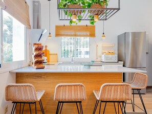 Réfrigérateur, micro-ondes, four, lave-vaisselle