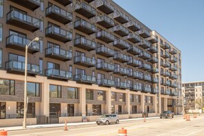 Exterior - Flexhome East Side 1BR Apt with Balcony, Pool, and Gym (Milwaukee)