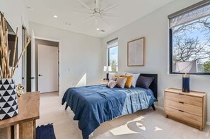 3 Schlafzimmer, Schreibtisch, Bügeleisen/Bügelbrett, WLAN