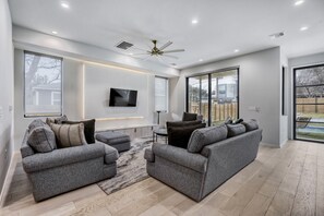 TV, offices - Luxury Pool Home | 1 Block to SoCo Vibes (Austin)